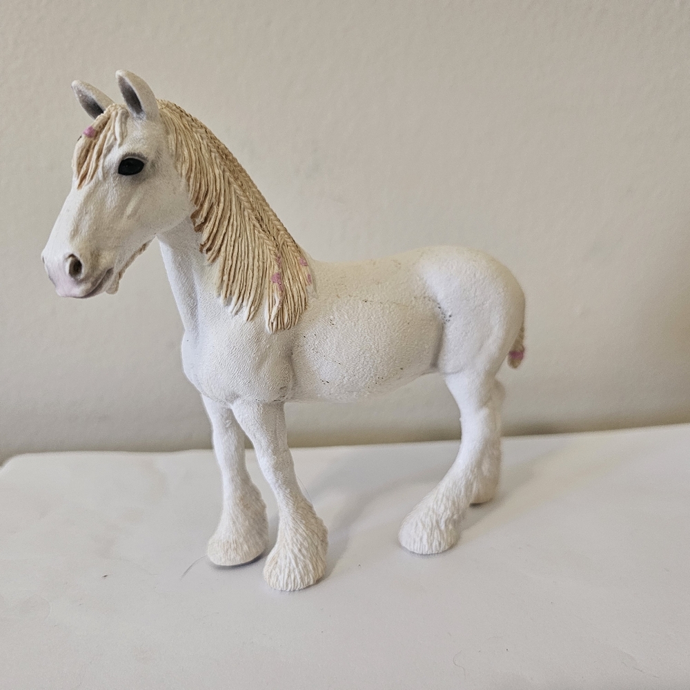 2012 White Shire Mare Draft Horse 5" Schleich Action Figure